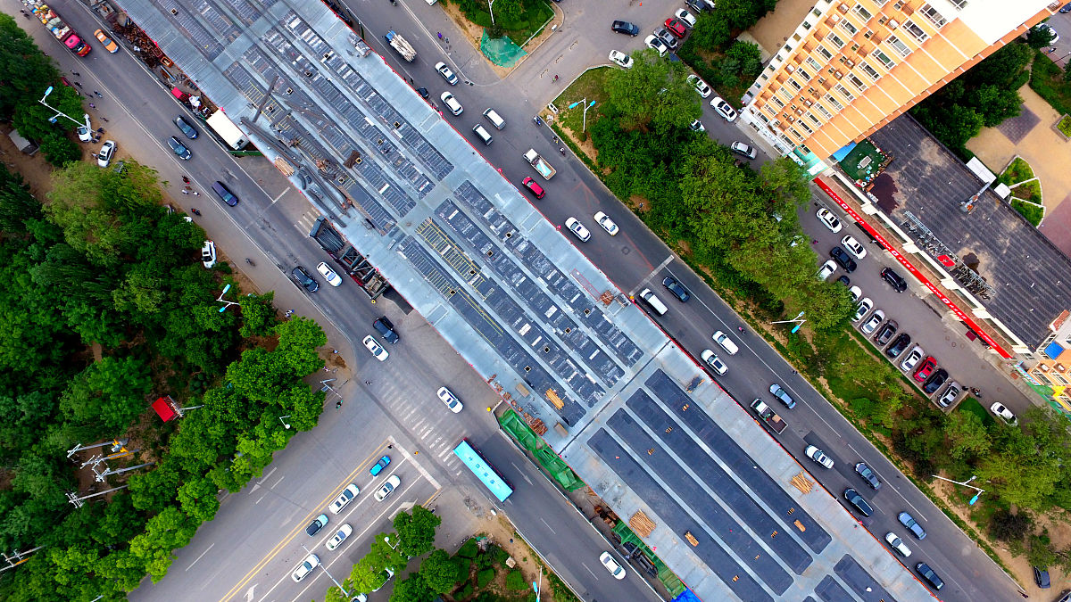 改写下面一段话，降低论文查重率：
要求识别结果能准确真实地反映出快速路工程施工过程的危险因素，通过对这些风险事件的评价能真实地反映出快速路施工过程的安全状态。