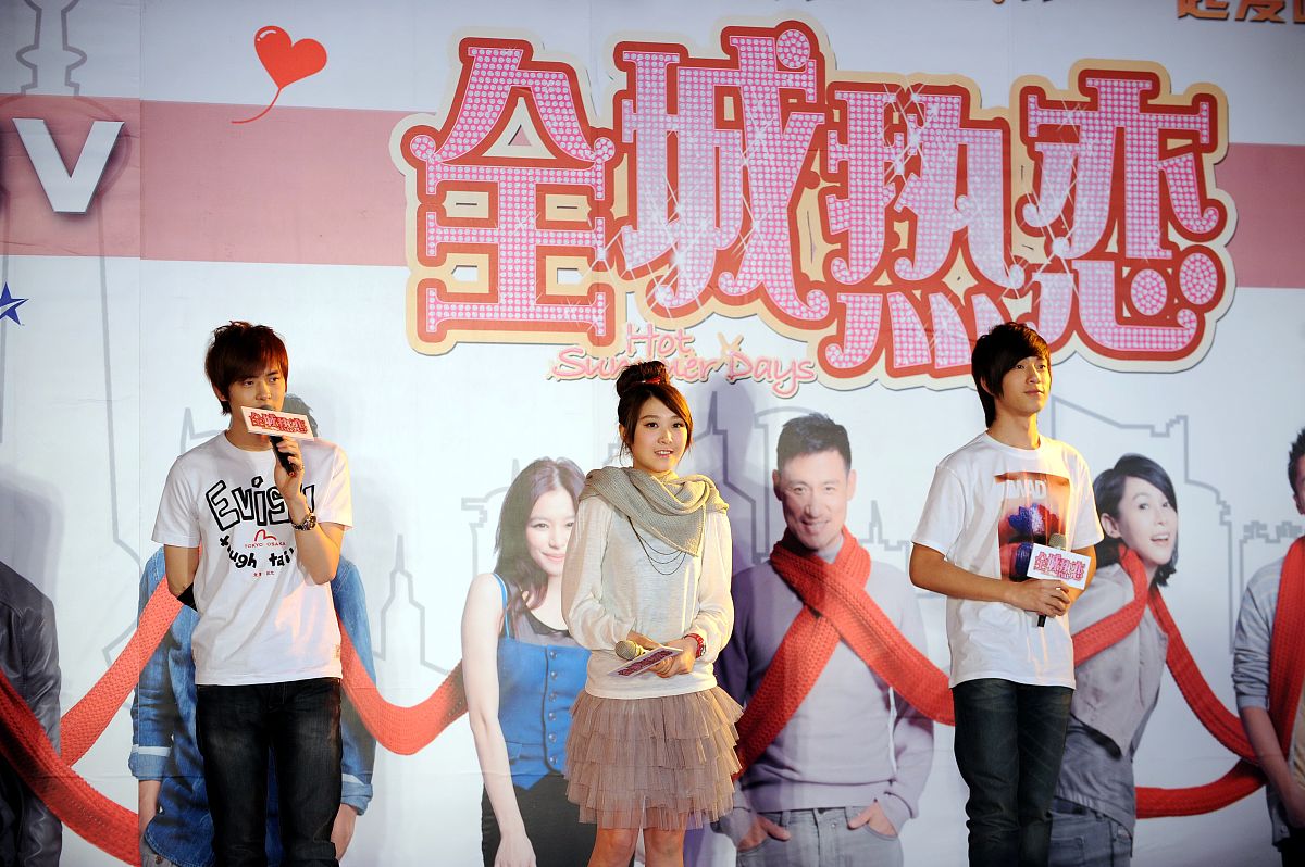 2010年1月18日,北京,电影《全城热恋》官网启动发布会.bobo组合+++_++