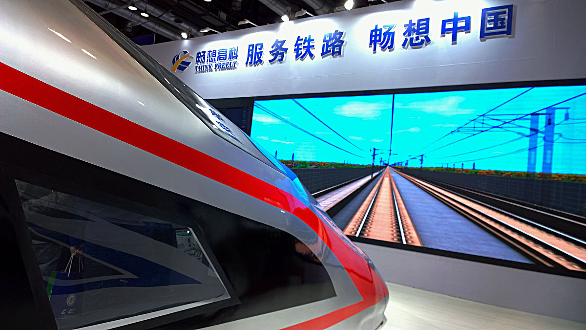 成都高铁中专学校入学要求：标准、面试、体检及优惠