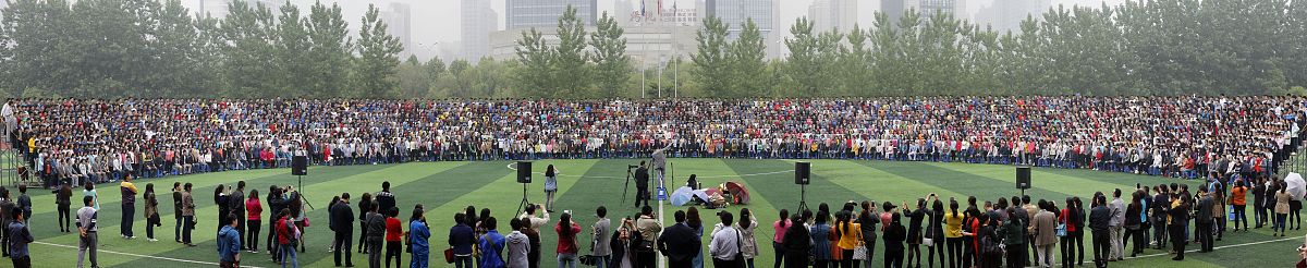 西北大学经管院国贸专业方阵解说词：十一月，高级感与国际贸易的魅力