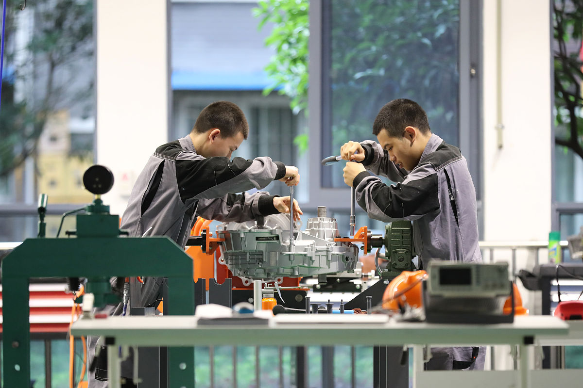 重庆市立信职业教育中心物联网技术应用专业就业前景 - 广阔的职业发展空间