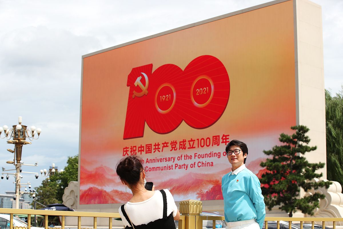 1、视角新：2、数据新：3、模式新：4、方式新：5、概念新：用民营企业家的红色梦想的创作亮点