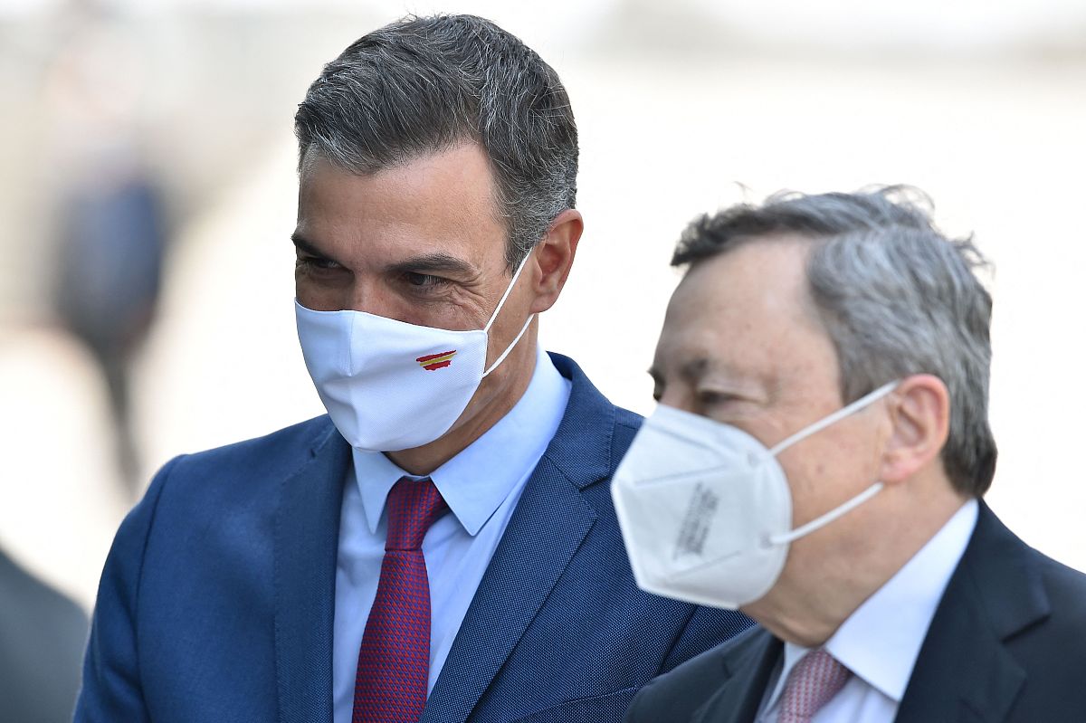 当地时间2021年6月18日,西班牙巴塞罗那,西班牙首相佩德罗·桑切斯在
