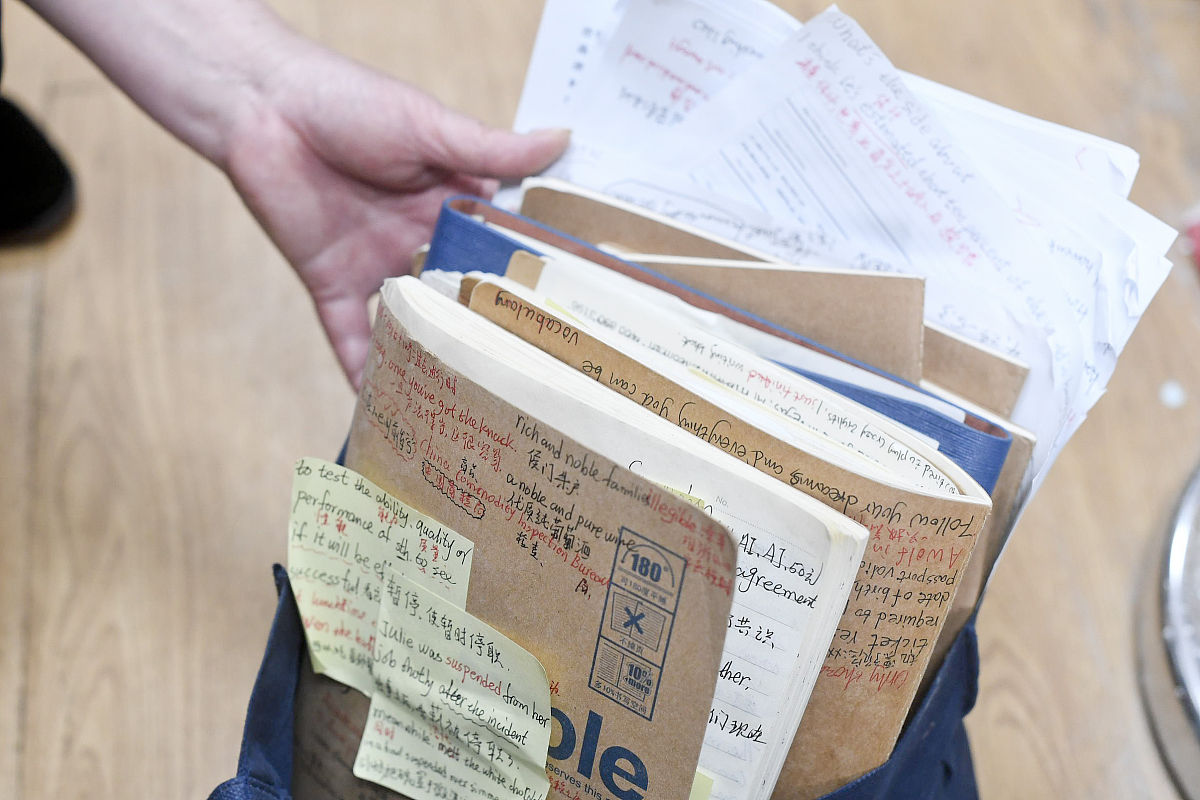 差评：令人头疼的油墨味和低劣的书本质量