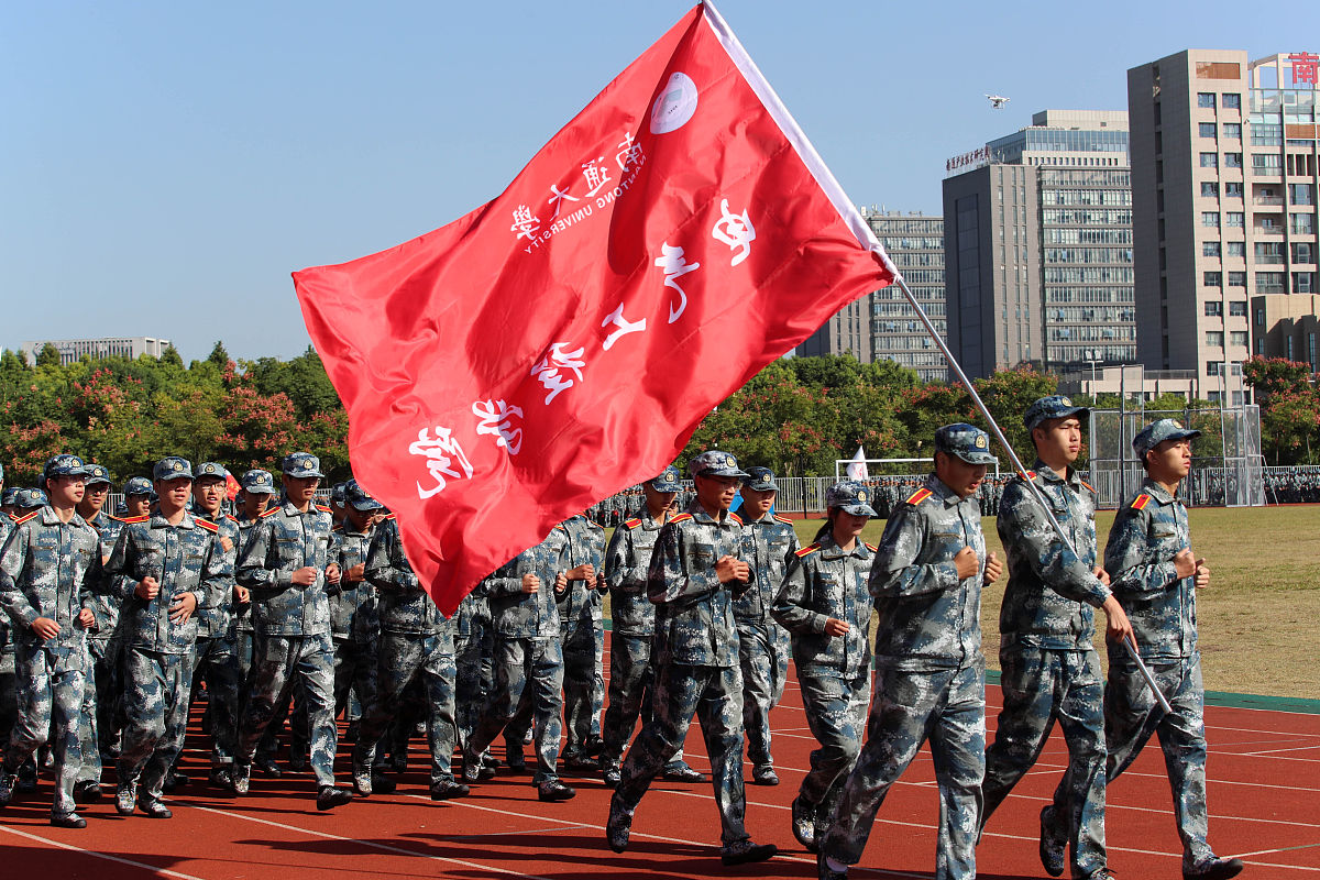军训圆满结束，学生们收获成长与感悟
