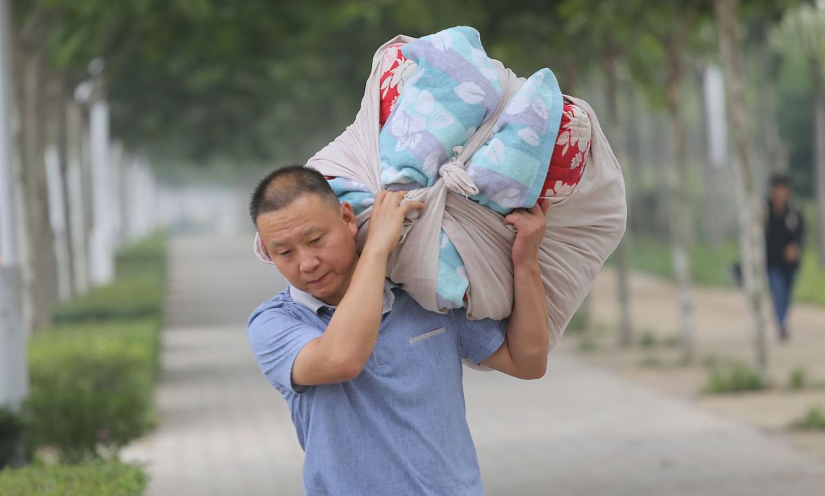 中国大一新生成长经历与父母关系的塑造