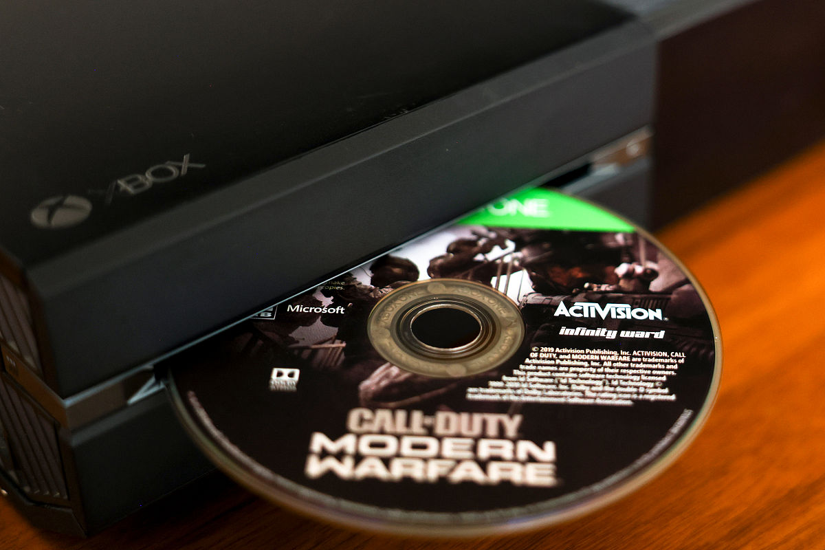 将下面json翻译为中文并保持格式：comment Fresh orders title Call of Duty Fans Flock to Xbox 360 Classics Like Black Ops 2 and Modern Warfare 3 Following Apparent Server Update content pClassic Call of Duty games on