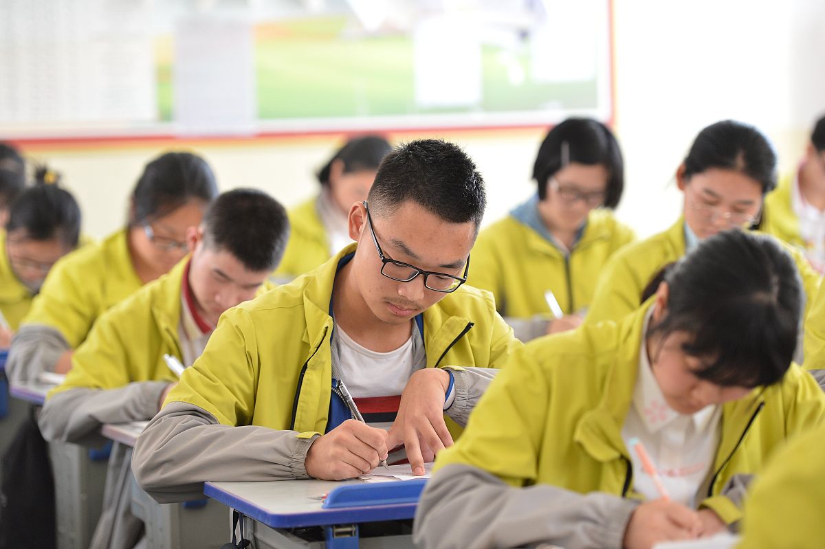 构建高中物理融学精彩课堂：破解学习难点，激发学习兴趣