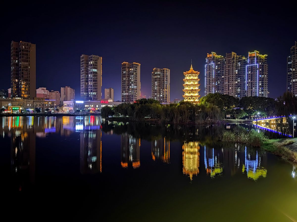 2021年10月2日,湖北孝感,云梦县城夜景风光.