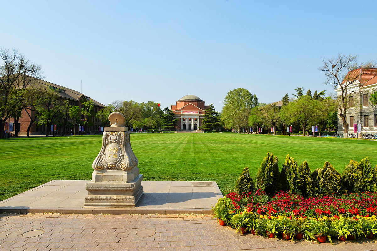 2021年4月20日,北京,清华大学校园风光.
