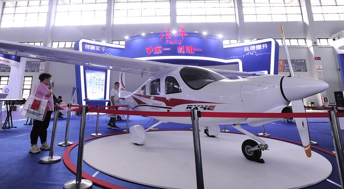 贵阳市航空学校：专业航空人才培养基地