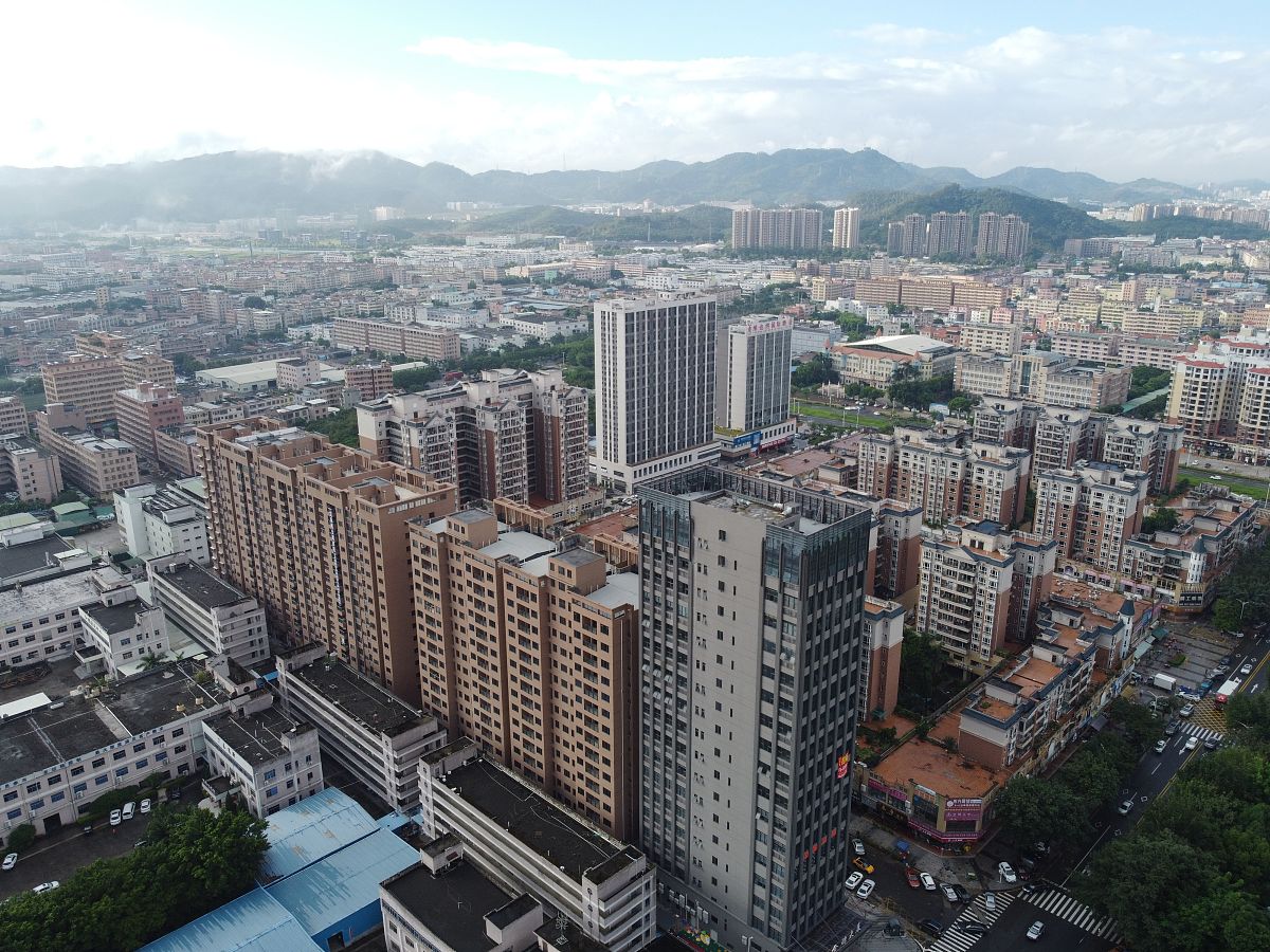 2020年9月16日,广东省东莞市,航拍清溪镇的住宅风景以及城市风光.