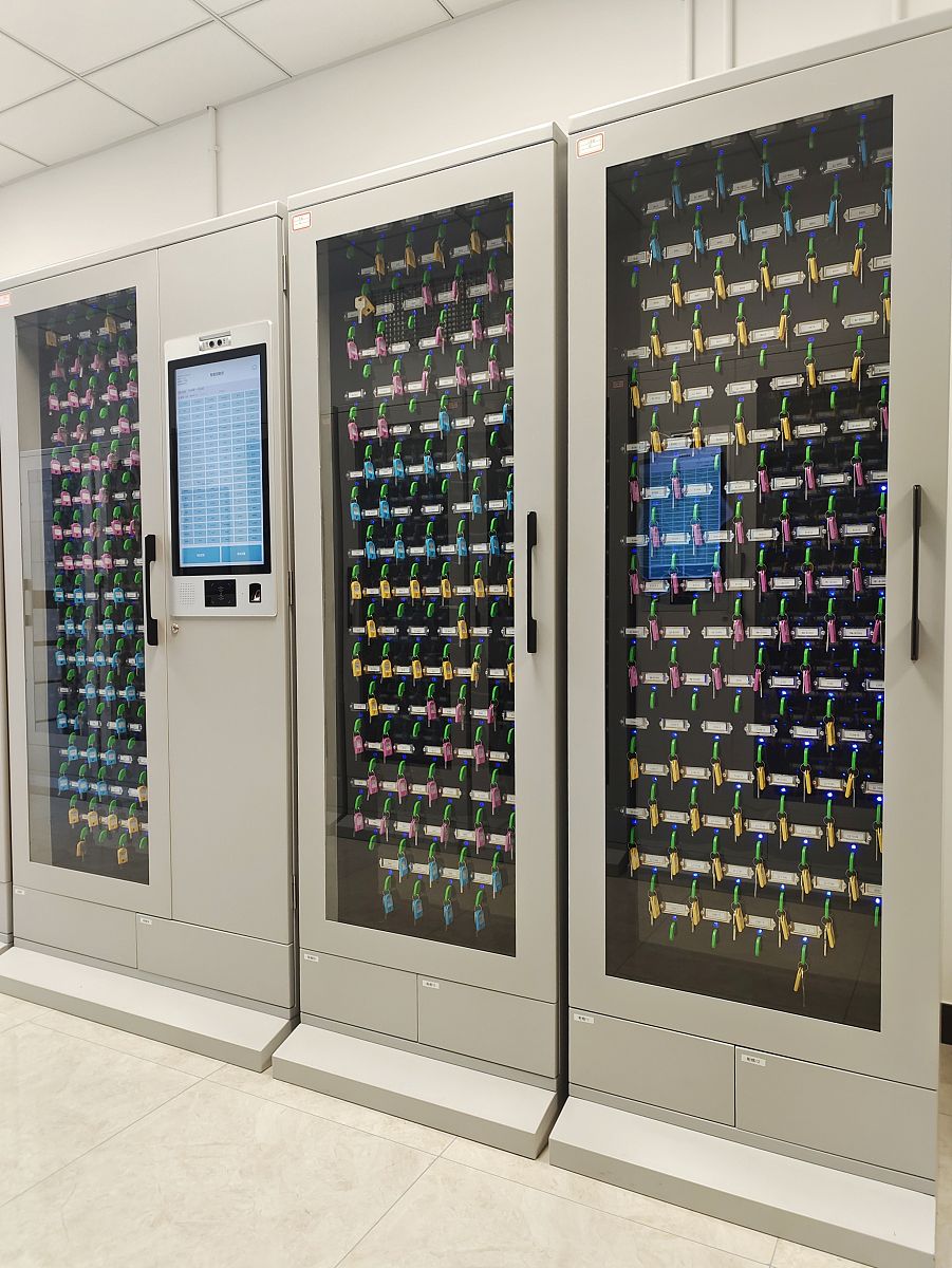 国内单片机物联网指纹刷卡存储柜研究现状