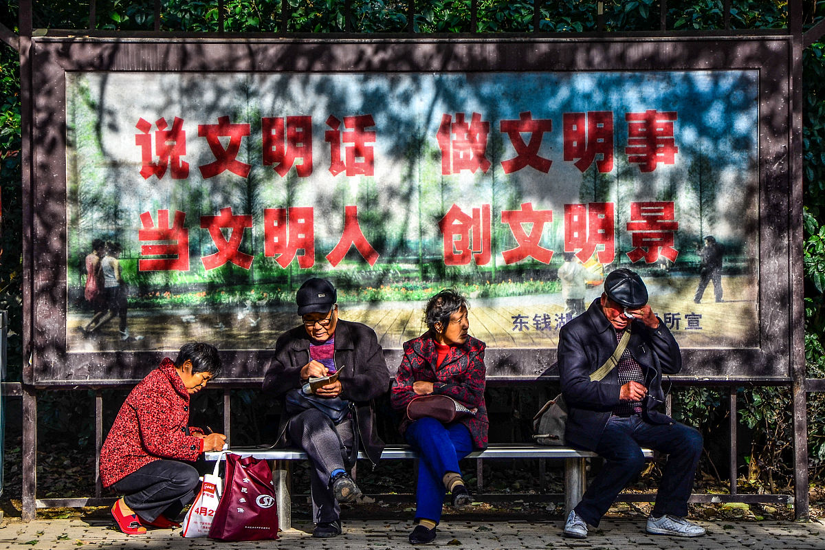 去东钱湖378公交什么地方下再乘几路帮我用200字详细描述