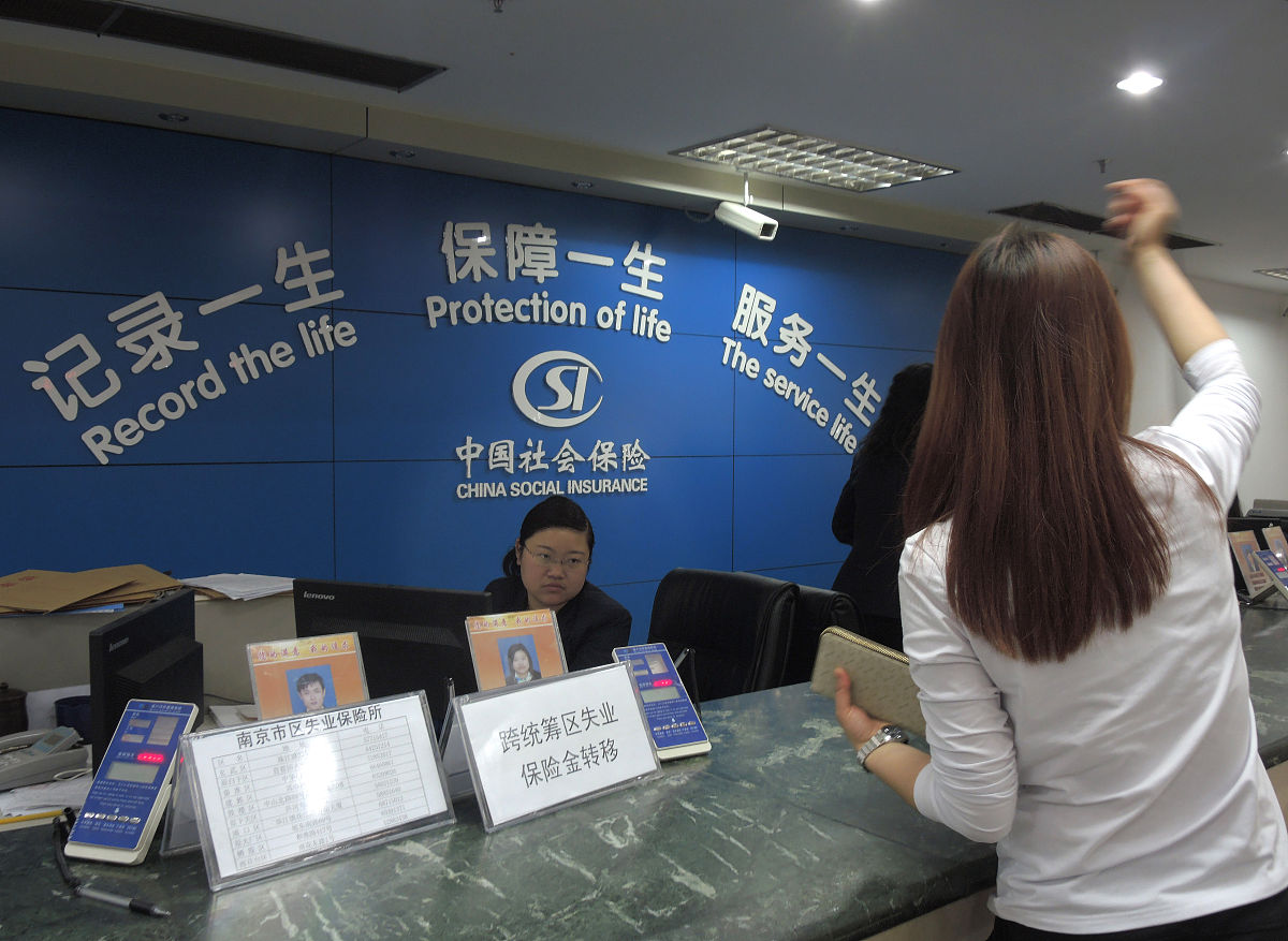 85年出生的在北京工作15年哪一年可以退休退休那年可以领取多少退休金每月