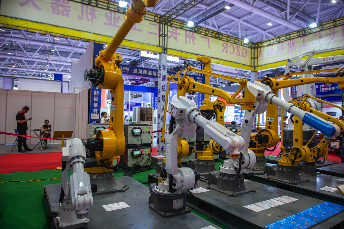 四川希望汽车技师学院工业机器人技术应用专业：课程、就业前景及发展方向