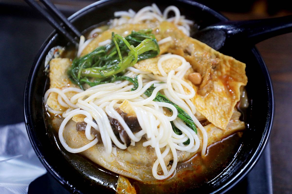 你正在写一篇关于开一家螺蛳粉店的利润有多少钱的中文文章每一行必须使用p标签。回答内容必需精简并且专业性要高字数必须控制在500-600字结构必须符合SEO优化。