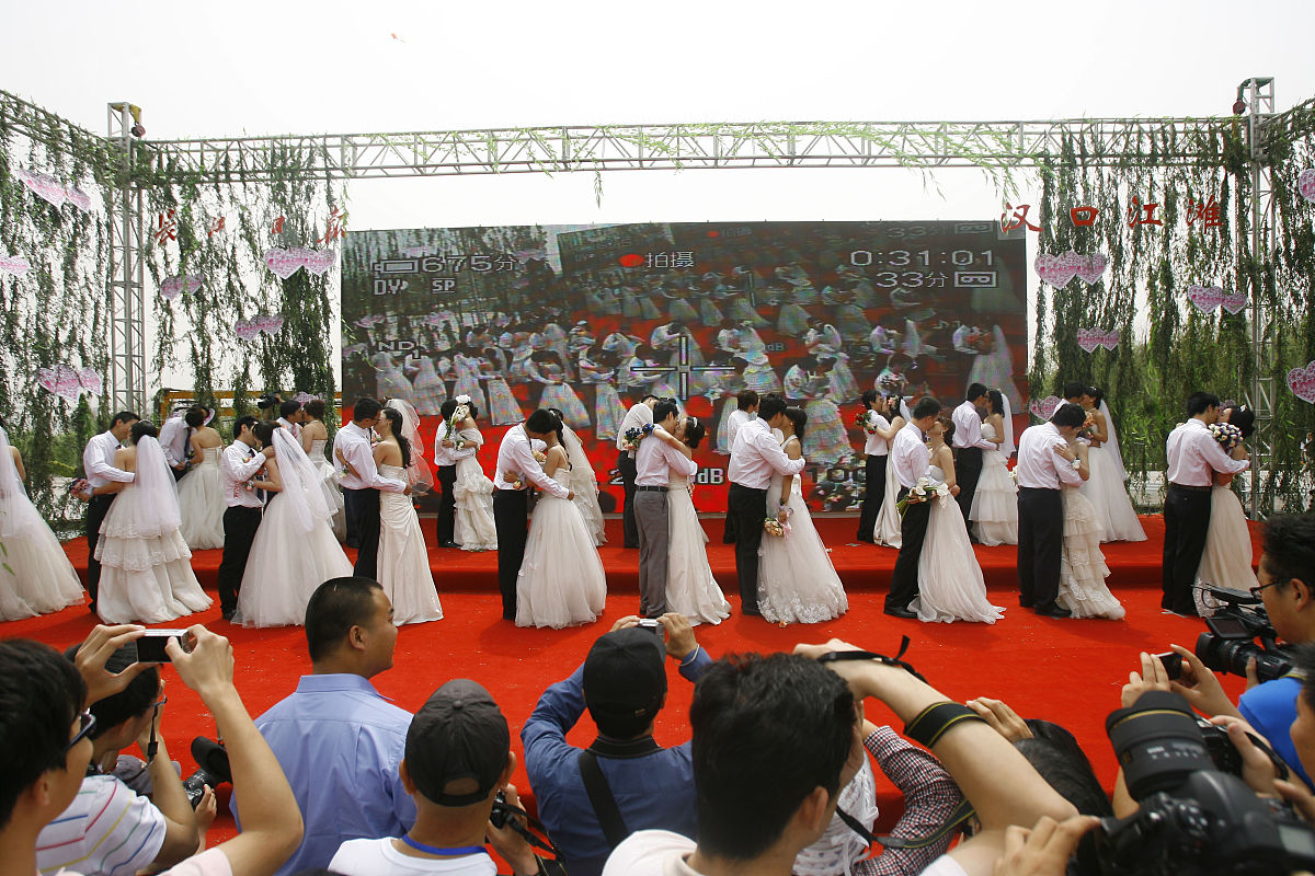 别路馀千里深思重百年正悲西候日更动北梁篇。打一生肖 帮我用250字描述