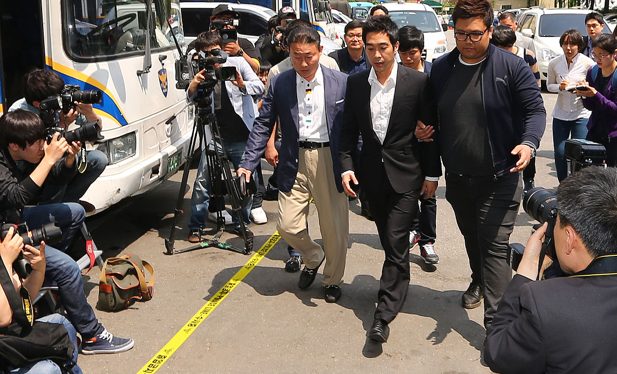 20条回复：厄瓜多尔总统候选人遇刺身亡 警方已逮捕6名涉案嫌疑人