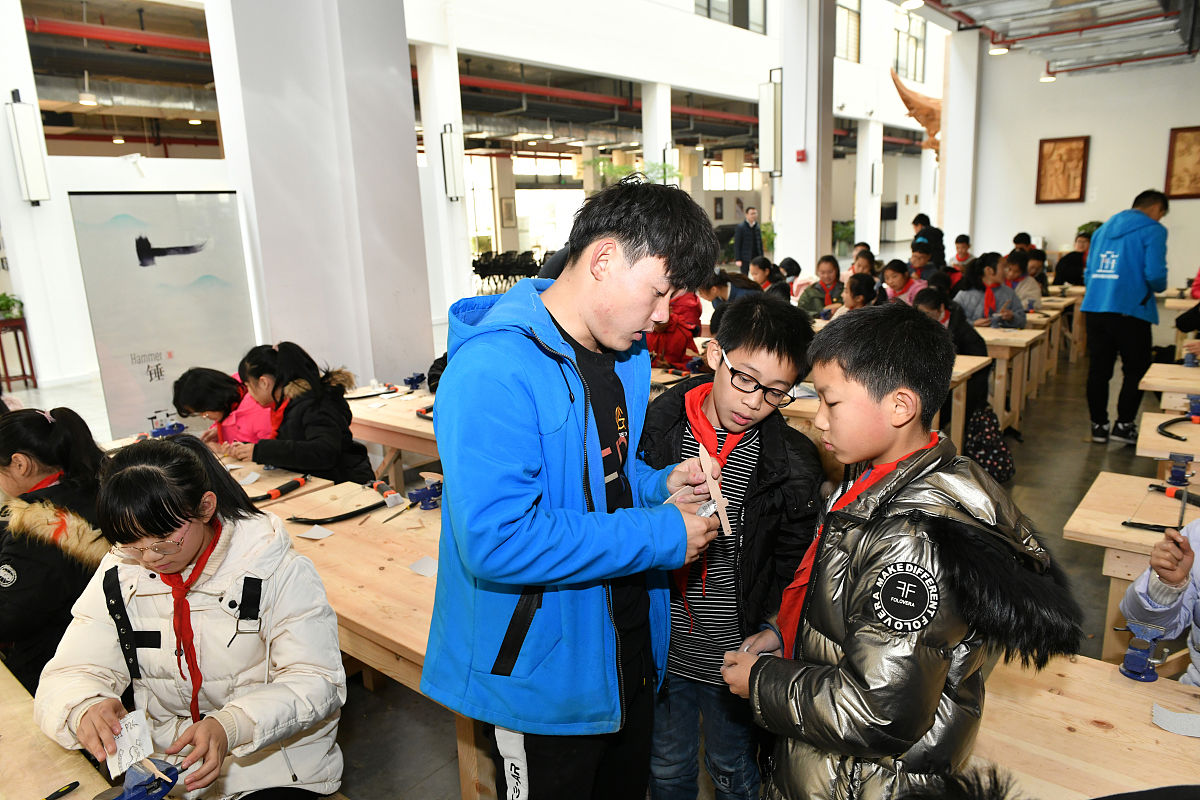 财务会计岗位实训报告要求：1、概括完成的实训内容 2、出现的问题及解决方式印象深刻或对日后工作有帮助的业务处理+原因 3、对财务会计岗位学习心得总结