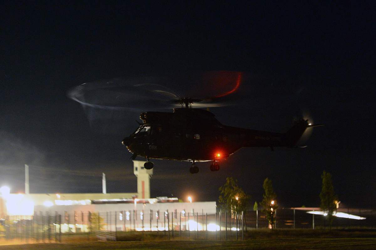 生成一份公司对实习生的实习单位鉴定意见