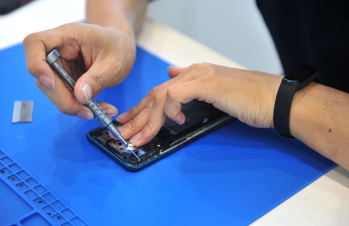 手机人造皮革脱落怎么粘？修复指南