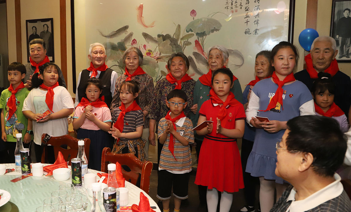 艺海之声合唱团走进敬老院尉问老人与残友怎么发朋友圈