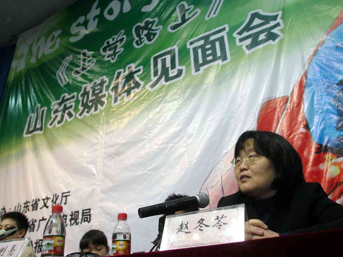 2005年3月22日下午,电影《上学路上》首映式在济南举行.编剧兼制片人