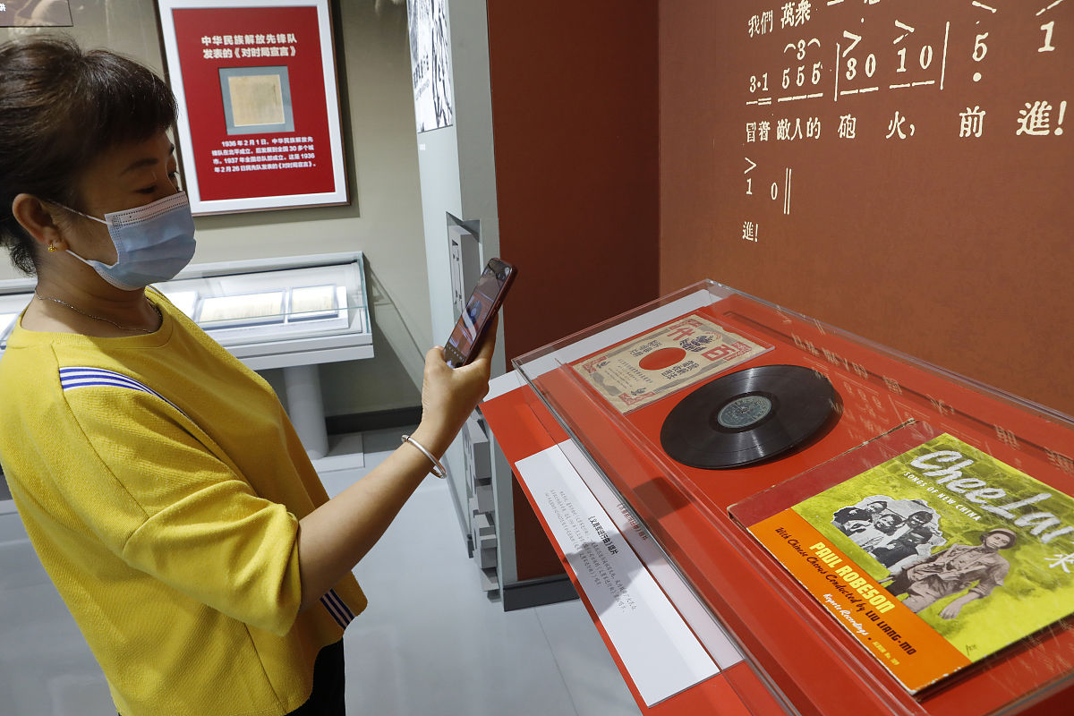 革命烈士诗歌：义勇军进行曲、黄河大合唱、红旗飘飘