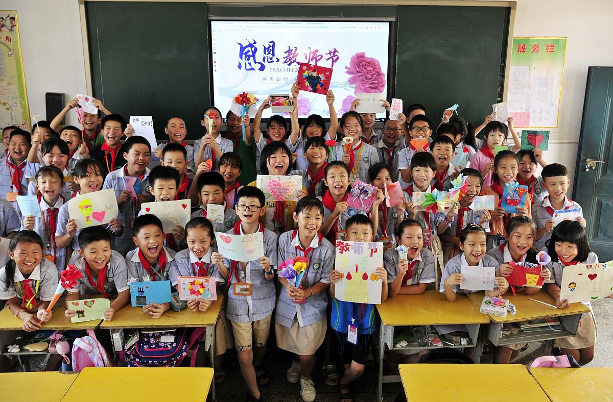 张永成老师电话回谢石牌镇小学为其伸出援手的所有同行战友谢谢大家在其危难时刻