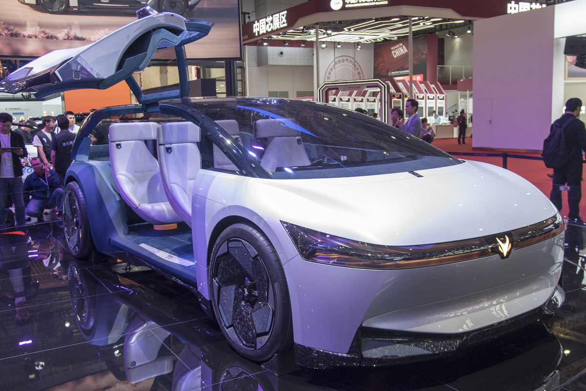 车展和饮料文案：最新汽车科技与美味饮品推荐