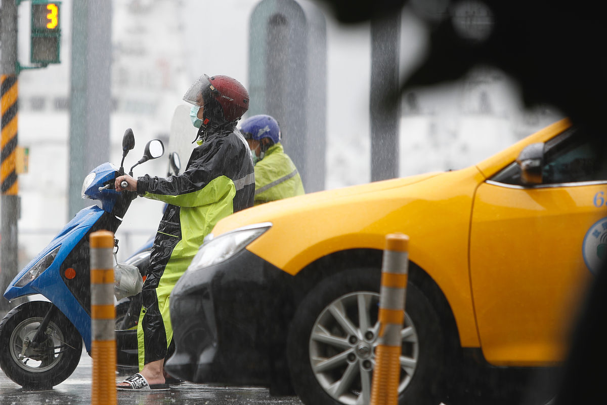 台风布拉万最新快讯：超强台风级，风力16级，预计将减弱