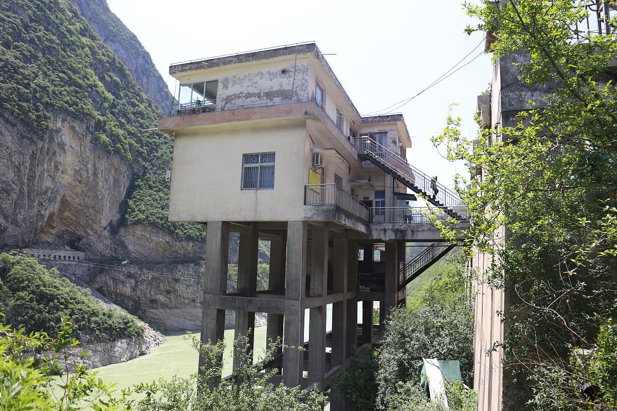 重庆2022年去读铁路学校学什么对以后好一点