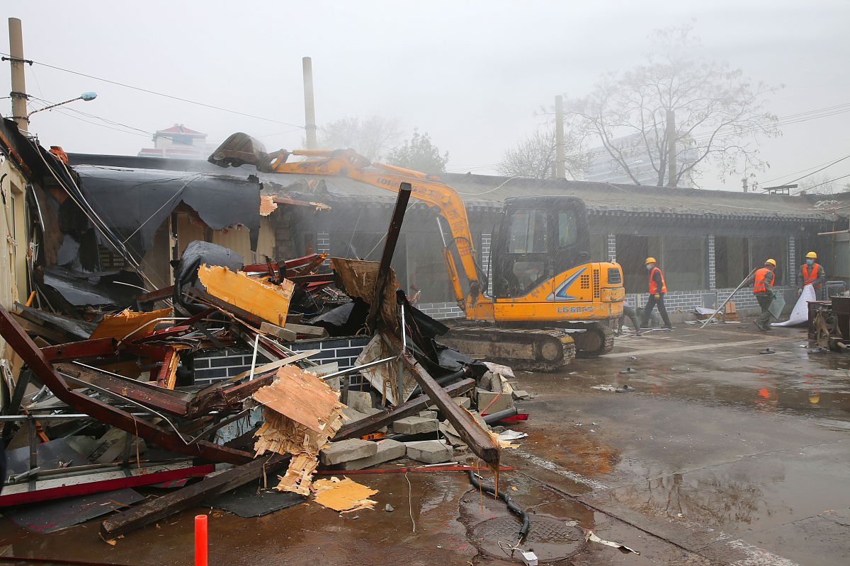 建筑工程实习生实操：旧房拆除后的建筑垃圾清运