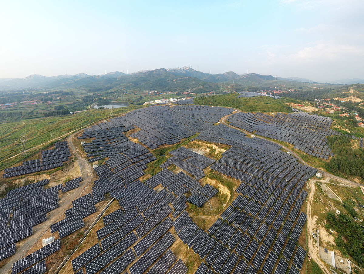 2020年8月30日,航拍济南市莱芜区苗山40兆瓦光伏发电项目.