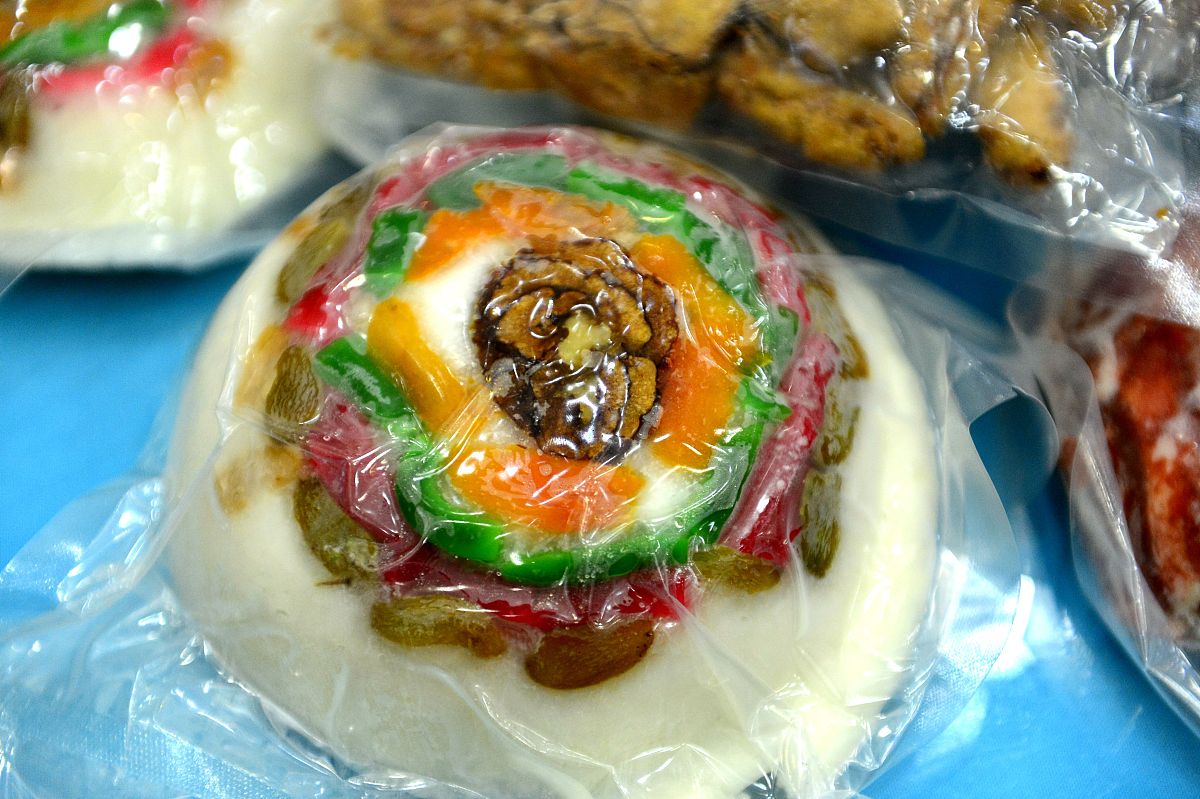 2021年1月25日,兰州,餐饮企业制作的半成品年夜菜.