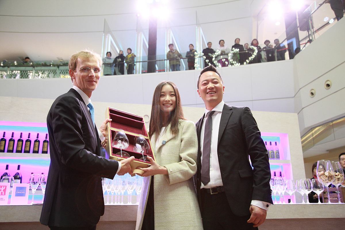 Intercos法国总部团队考察凯色丽，双方深化合作，加速新产品供应