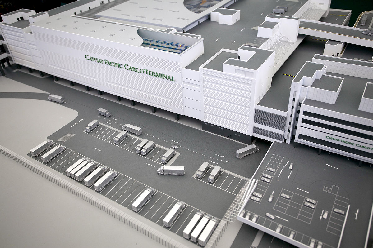 机场工程BIM中心发展布局机场工程BIM中心的发展布局包括以下几个方面：1 建立BIM标准和规范。机场工程BIM中心应该制定BIM标准和规范包括BIM数据交换格式、BIM模型质量控制、BIM协作流程等以确保BIM应用的一致性和高效性。2 建立BIM数据管理系统。机场工程BIM中心应该建立BIM数据管理系统包括BIM模型库、BIM数据共享平台、BIM数据备份和恢复系统等以方便BIM数据的管理和共享。