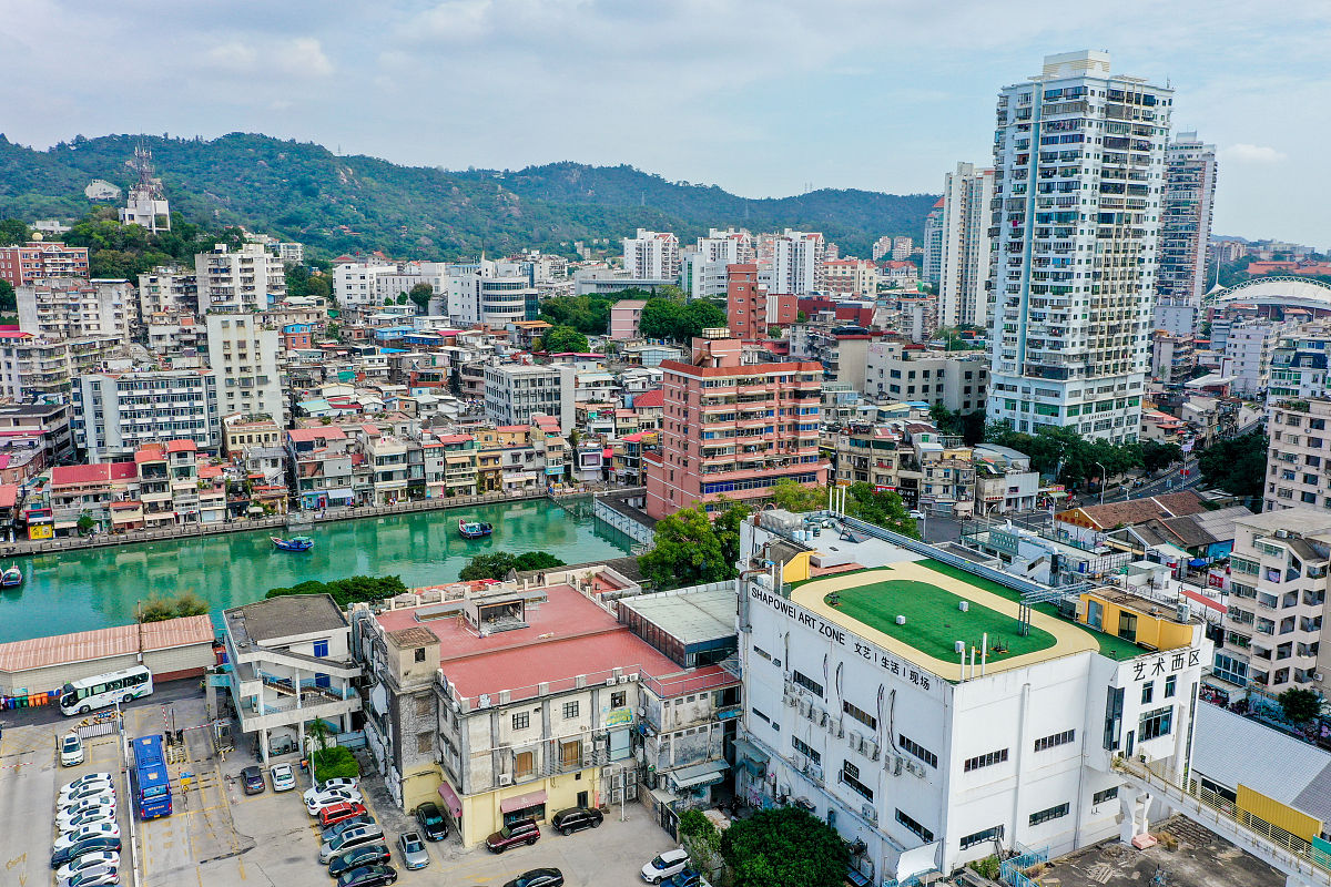 2021年11月4日,福建厦门,航拍沙坡尾艺术西区及周边城区街景.