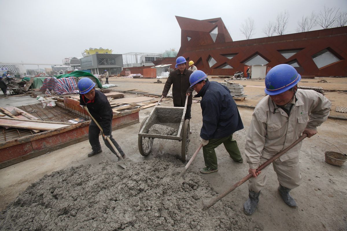 混凝土冬季施工质量保证措施: 设备与材料选择指南