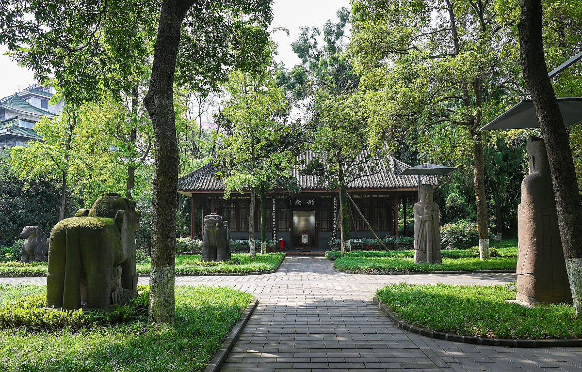 2021年9月30日,成都,永陵大门神道雕像.(如需下载使用,请务必署名:红