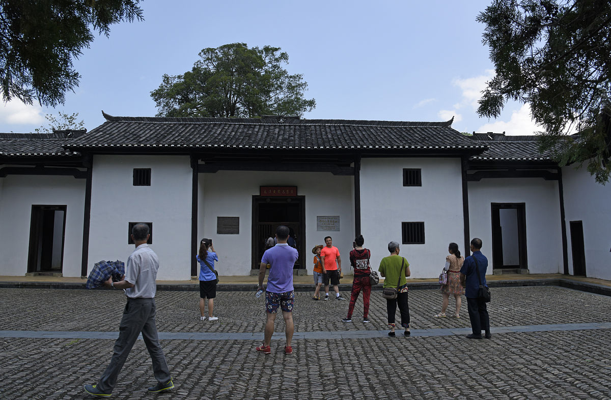 湖南任弼时故居：革命先驱的故居，展现中国传统建筑之美