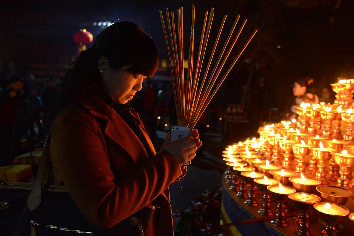 温暖人心的茶香：老婆婆的祈福与告别