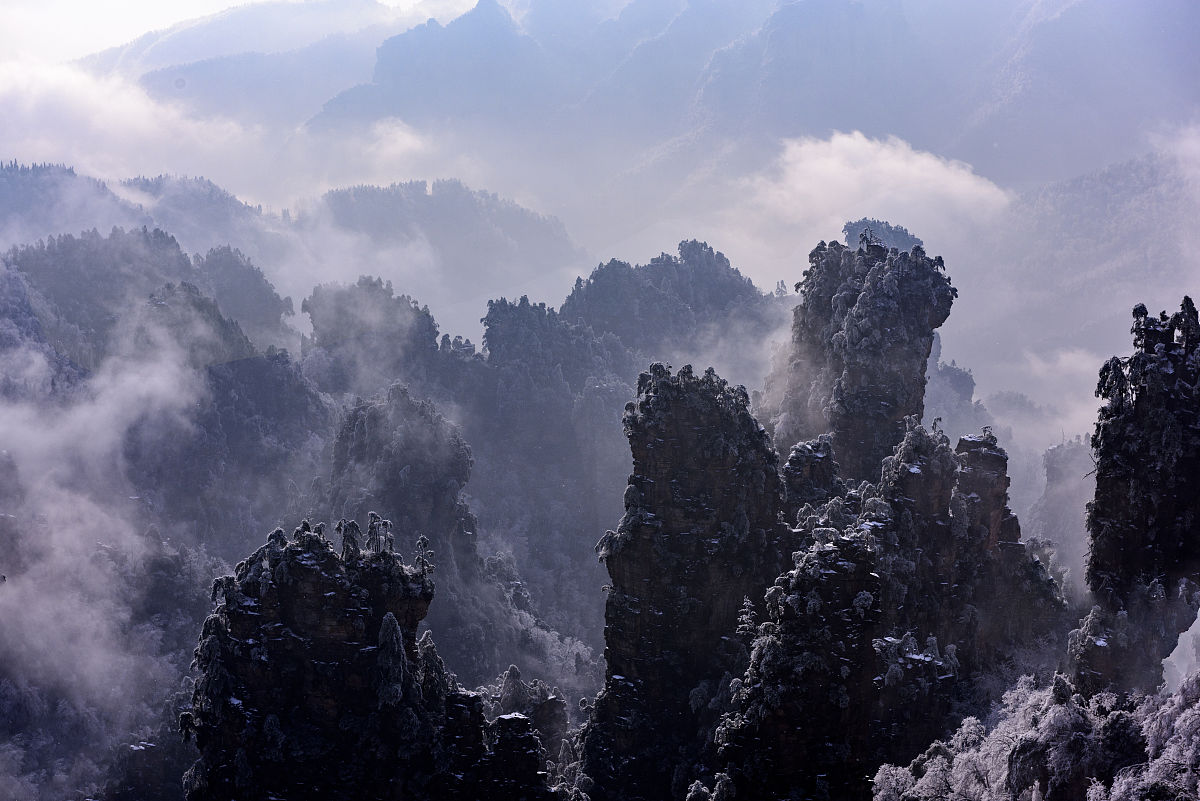 2018年1月8日,受南方大雪影响,湖南张家界风景区被大雪覆盖,犹如北国
