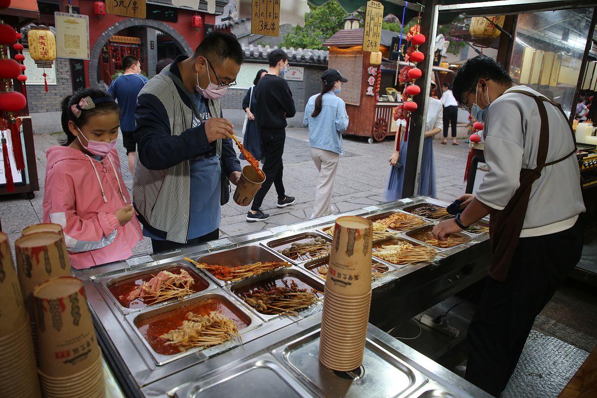 🔥 尝鲜必来！高品质美食摊位，满足你的味蕾！ 🎉