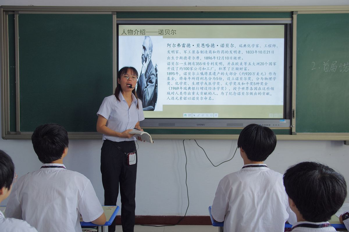 6月8日钟祥市教科院音乐学科名优教师团队智汇基层五进五送活动走进石牌镇小学