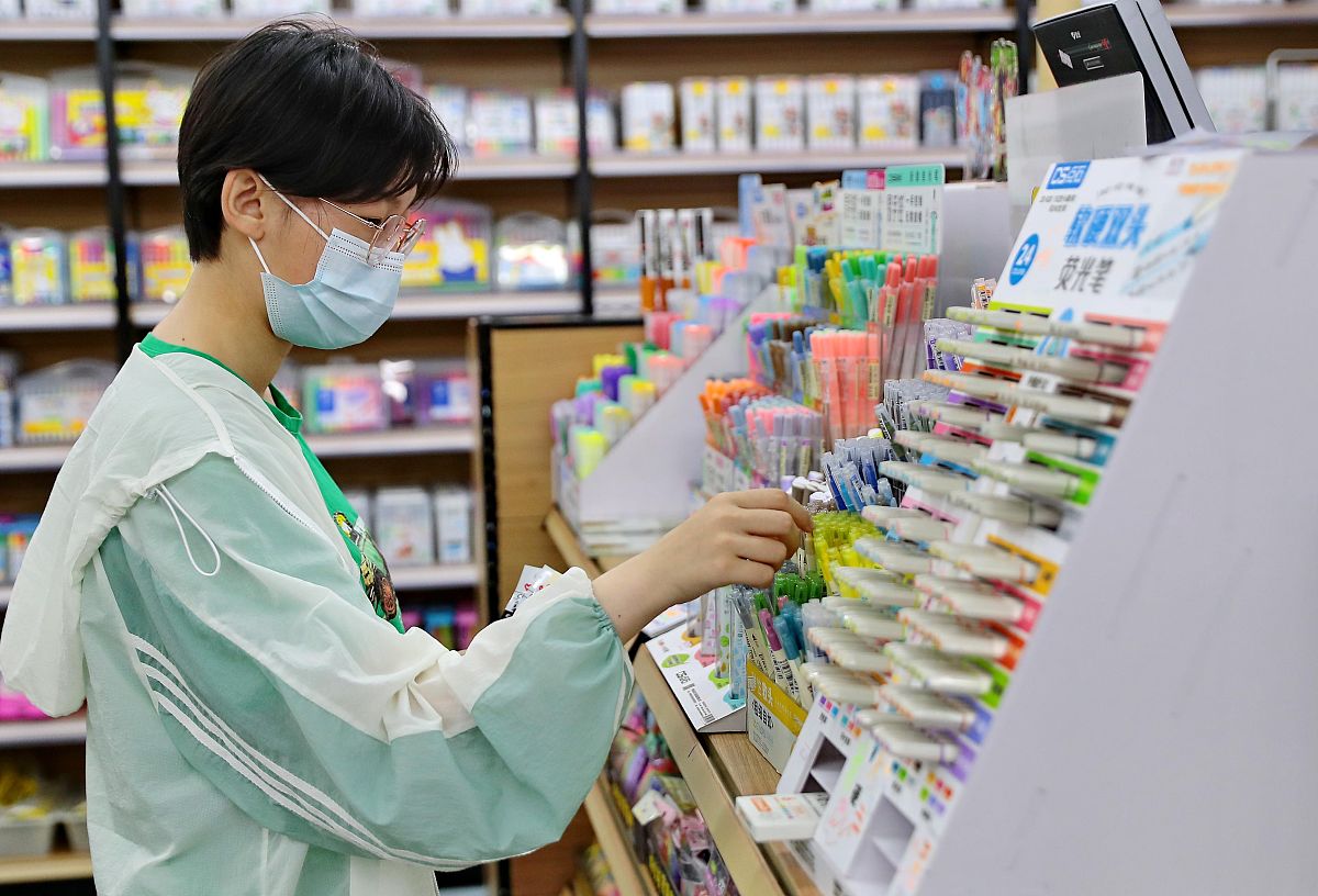 大学旁边能开什么店赚钱 大学旁边能开什么店赚钱