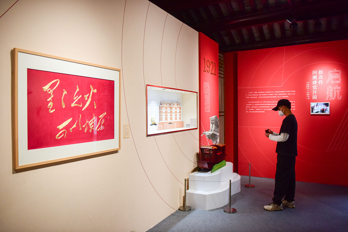 给‘红色研学映初心’配下一句，7字导游语