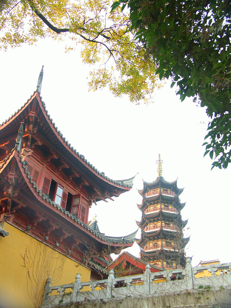 鸡鸣寺：宁波千年古刹，佛教文化与自然风光交织的胜地
