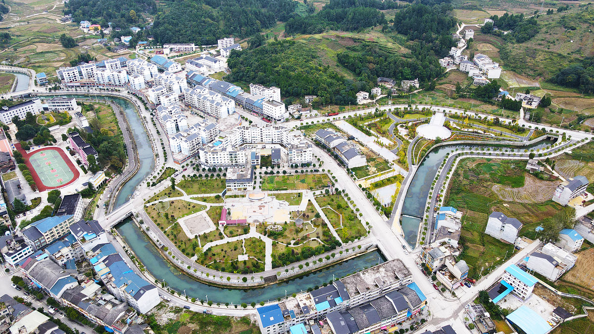 将串行数据转换为并行数据的电路：并行转串行电路